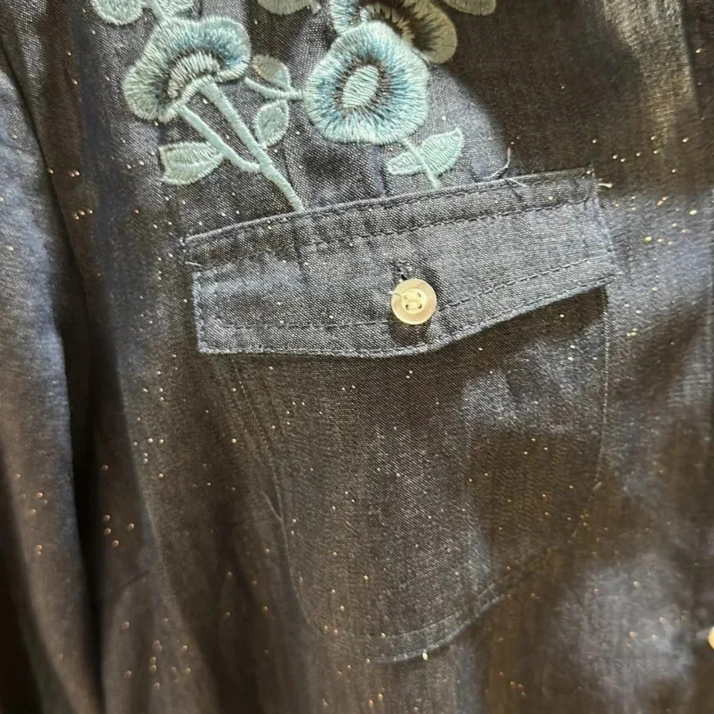 C D Daniels Embroidery With Sparkl Button Down Ts… - image 6